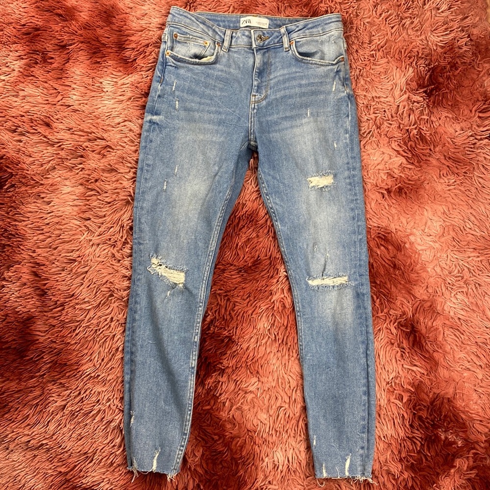 NWOT ZARA DISTRESSED SKINNY JEAN